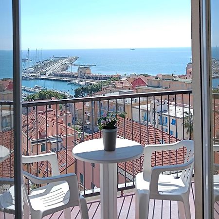 Hotel Robinia Imperia Exterior photo