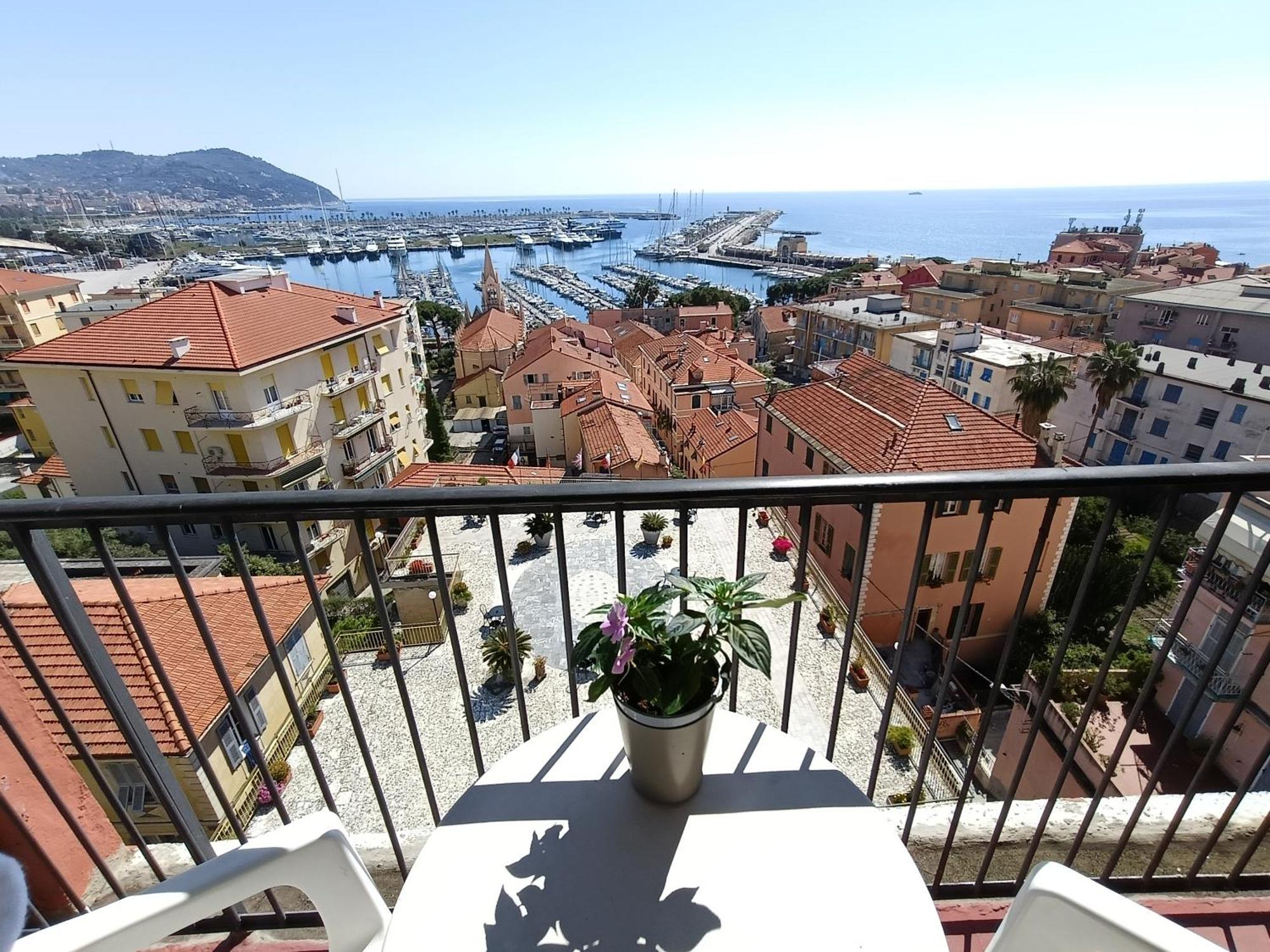 Hotel Robinia Imperia Exterior photo