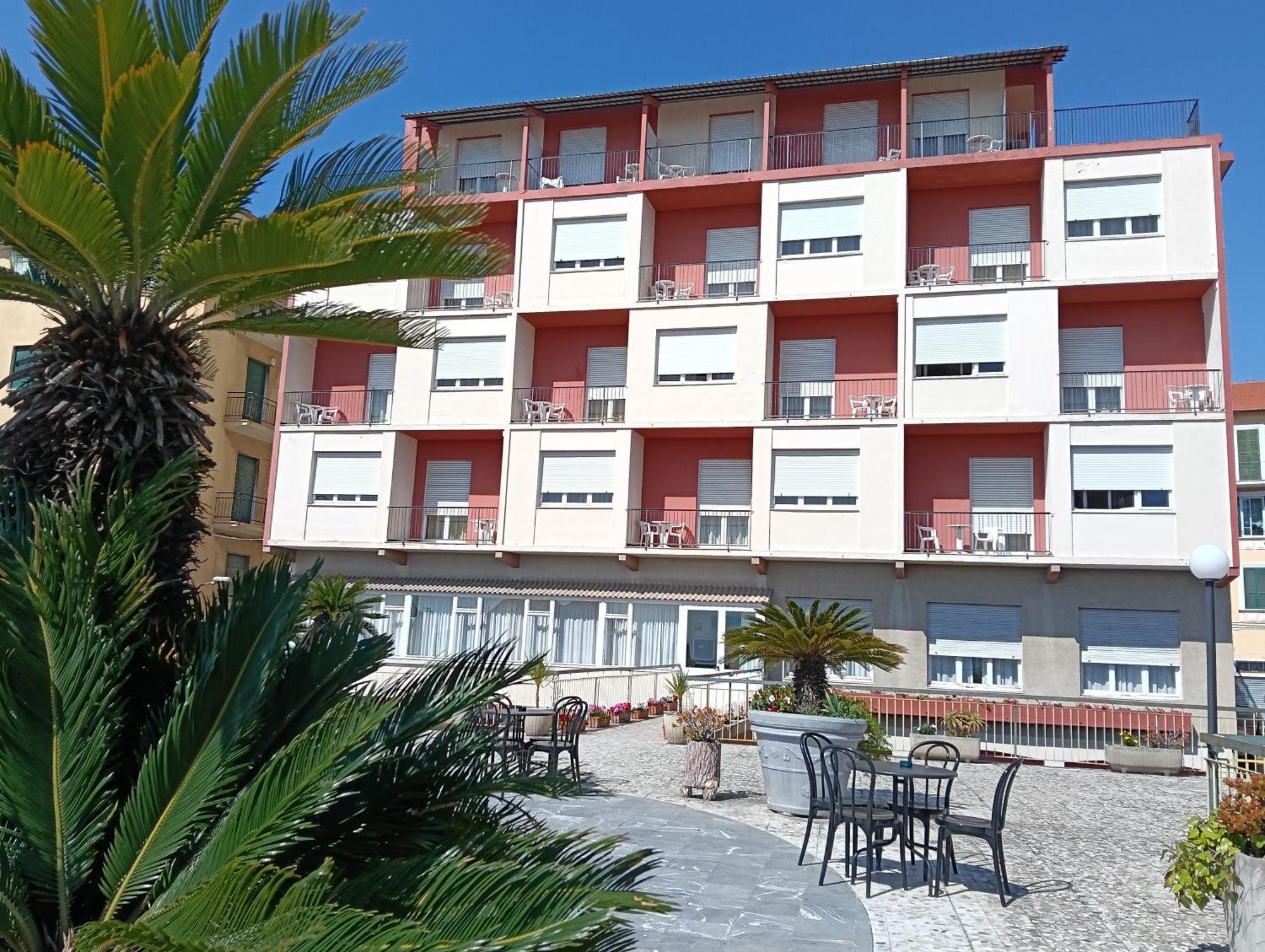 Hotel Robinia Imperia Exterior photo